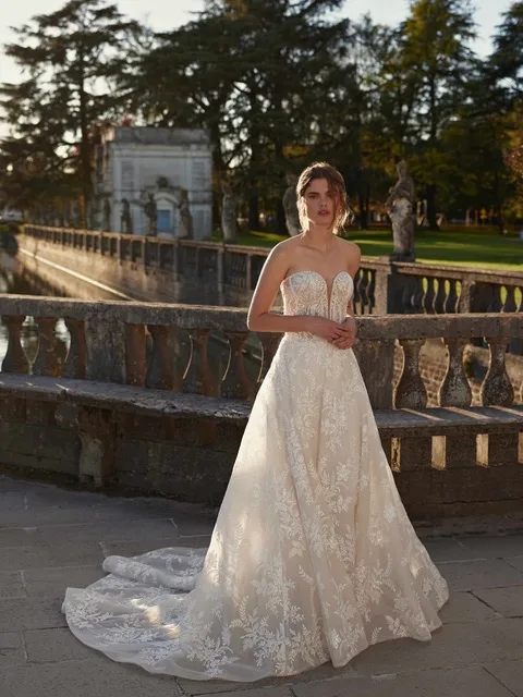 Булчинска рокля Style 1264 — А-силует — колекция Demetrios — embroidered lace | Арети София